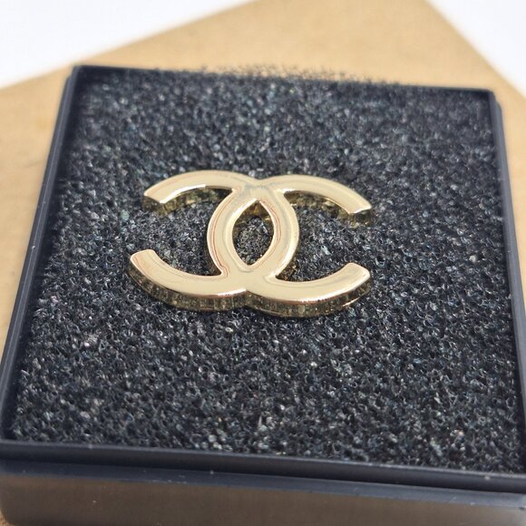 Vintage CHANEL tie tack lapel pin gold men’s jewelry women's black dress - Picture 9 of 10